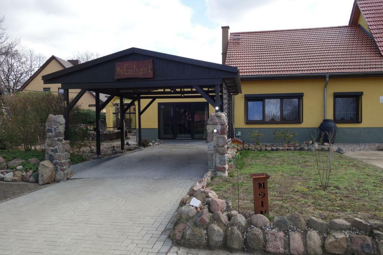 Ferienhaus "Am Gutspark" Alt Tucheband Exterior photo